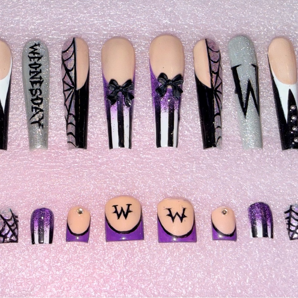 Wednesday Addams Set 🦇 ⛈️💅🏻🤑💋💕 - Picture 5 of 7